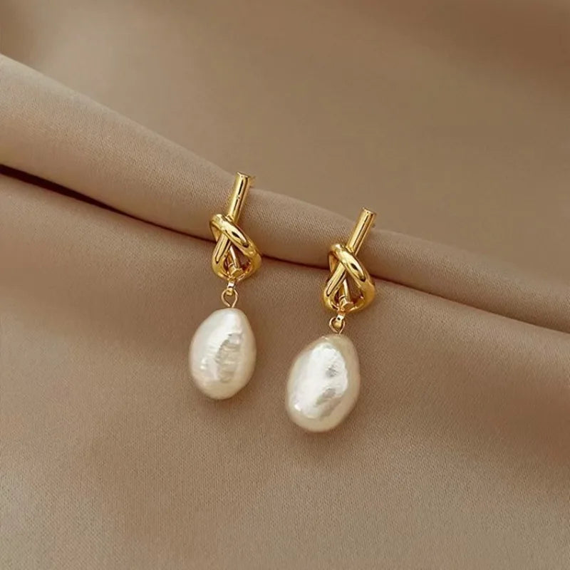 2025 New French Elegant Gold Color Bean Spliced Flat Pearl Earrings for Korean Fashion Jewelry Party Women's Sweet Accessories