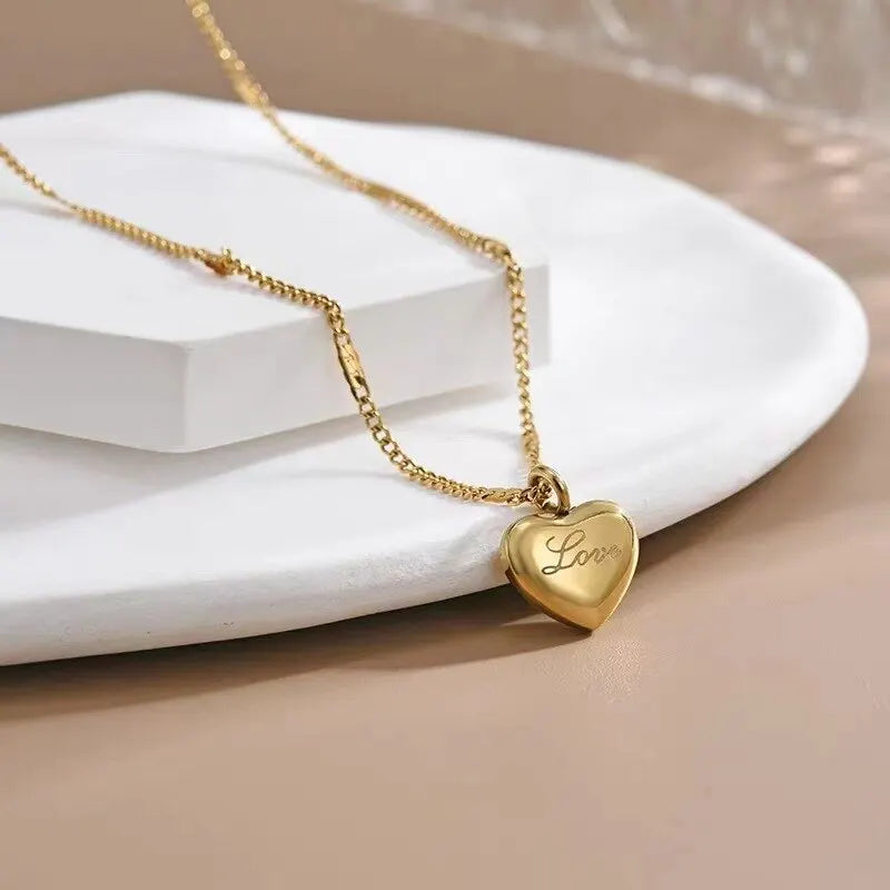 1pcs Gold-color Necklace Ms Simple Fashion Peach Heart Necklaces for women Engraved Love Collarbone Chain Holiday Jewelry Gifts