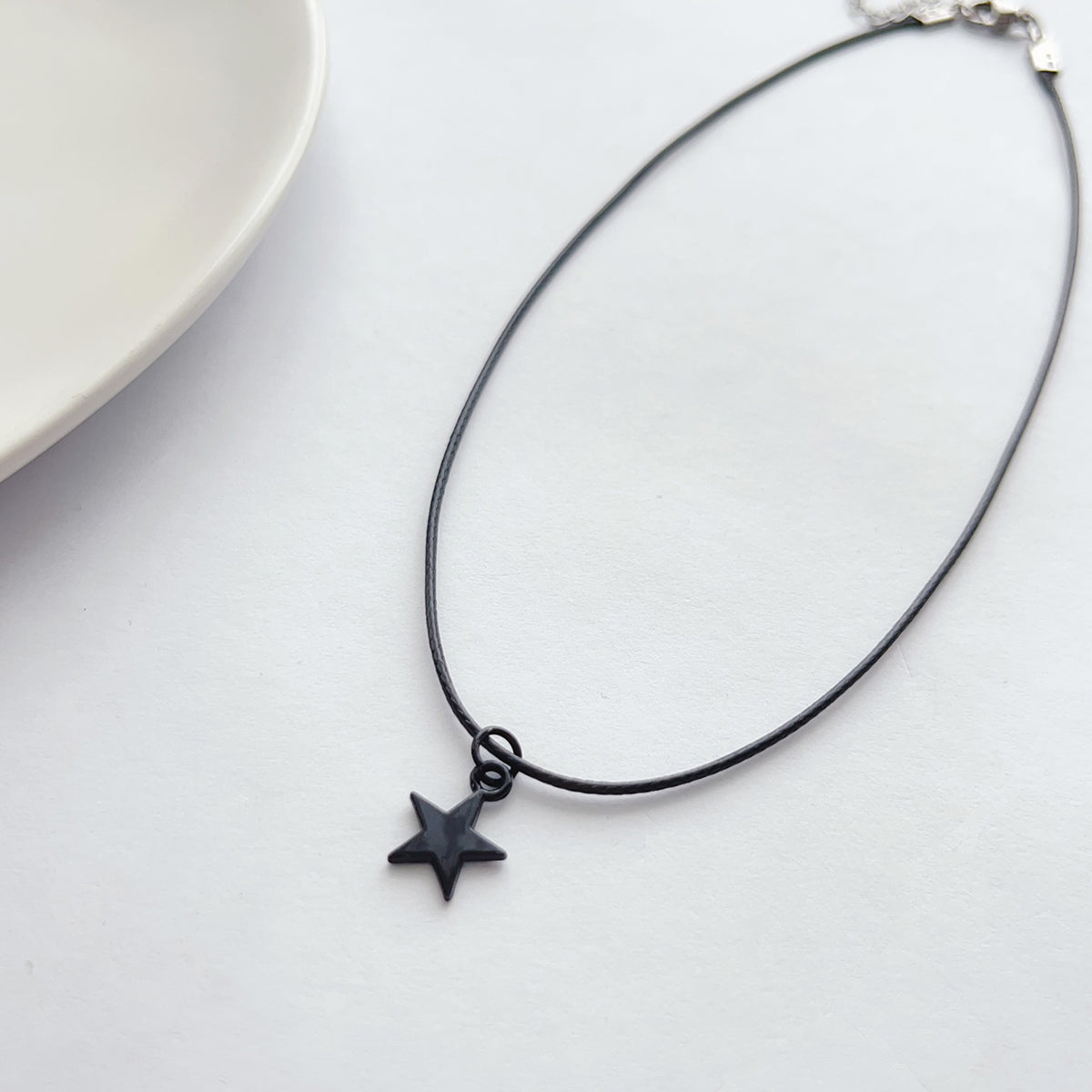 Stylish and simple everything with sweet and cute black five-pointed star pendant choker Choker necklace women's accessories