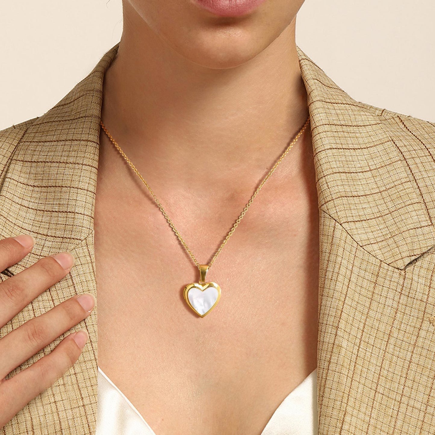 Vnox Women Locket Necklaces, Openable Heart Pendants, Stainless Steel Shell Photo Frame Necklace