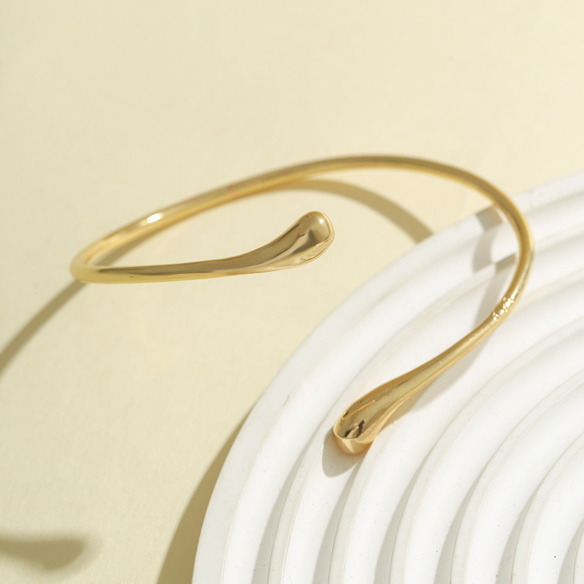 Vintage Simple Upper Arm Bracelet for Women Trendy Geometric Water Drop Shape Bangles Adjustable Women's Jewelry