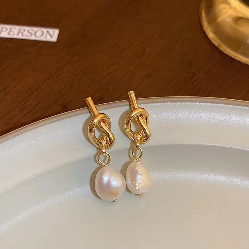 2025 New French Elegant Gold Color Bean Spliced Flat Pearl Earrings for Korean Fashion Jewelry Party Women's Sweet Accessories