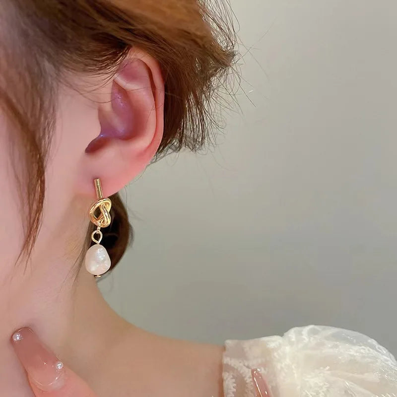 2025 New French Elegant Gold Color Bean Spliced Flat Pearl Earrings for Korean Fashion Jewelry Party Women's Sweet Accessories