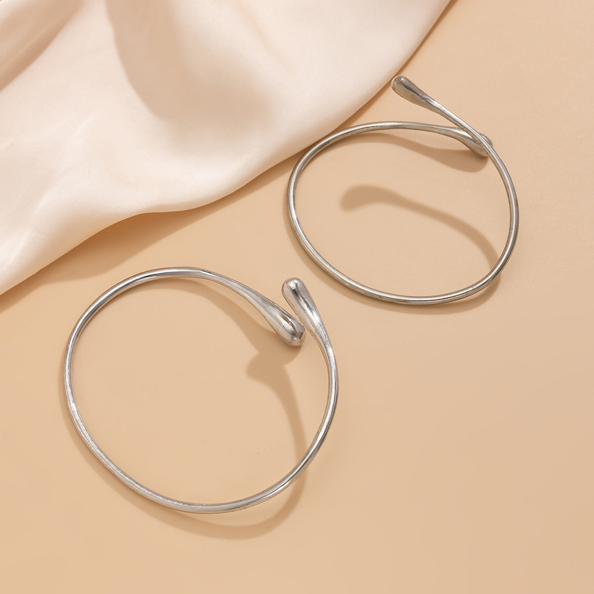 Vintage Simple Upper Arm Bracelet for Women Trendy Geometric Water Drop Shape Bangles Adjustable Women's Jewelry