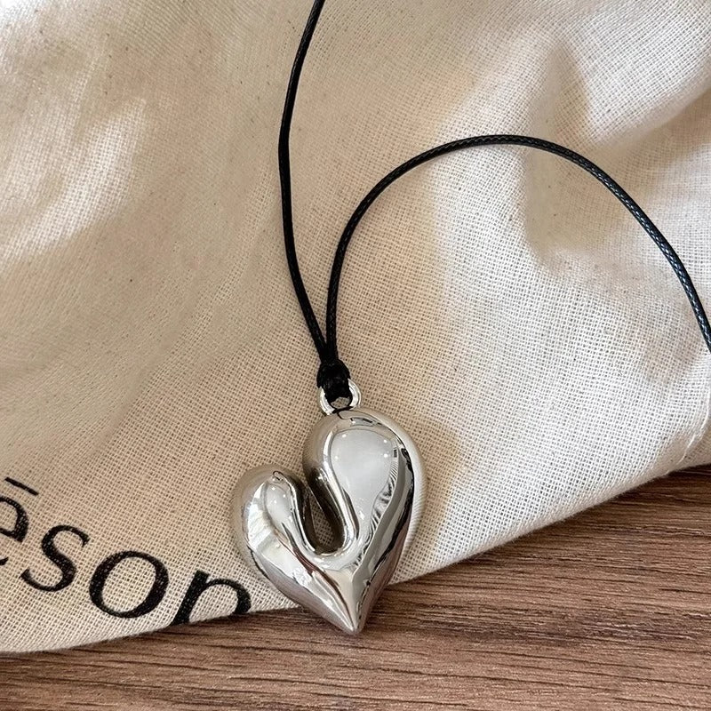 Red Heart Pendant Necklace vintage Aesthetic Love inspired choker New Fashion Romantic Heart Necklace For Women