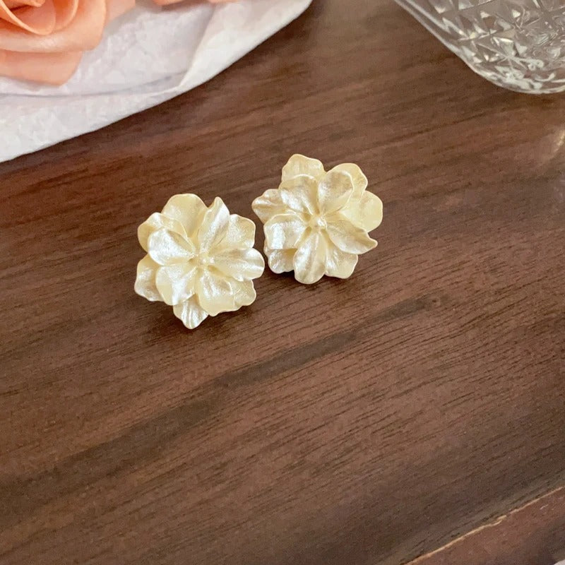 Acrylic White Camellia Flowers Stud Earrings for Women Fashion Temperament Fairy core  Earring Party Wedding Jewelry