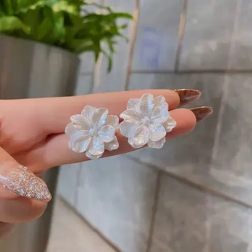 Women's Pearl Petal Ball Earrings Fashion Trend Long Flower Ball Earrings Ear Buckle Party Holiday Jewelry Gifts