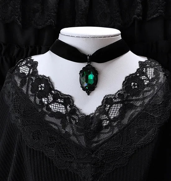 Cameo Pendant Choker Velvet Necklace for Women Fashion Pagan Witchcraft Jewelry Girls Gifts Creative Punk Choker