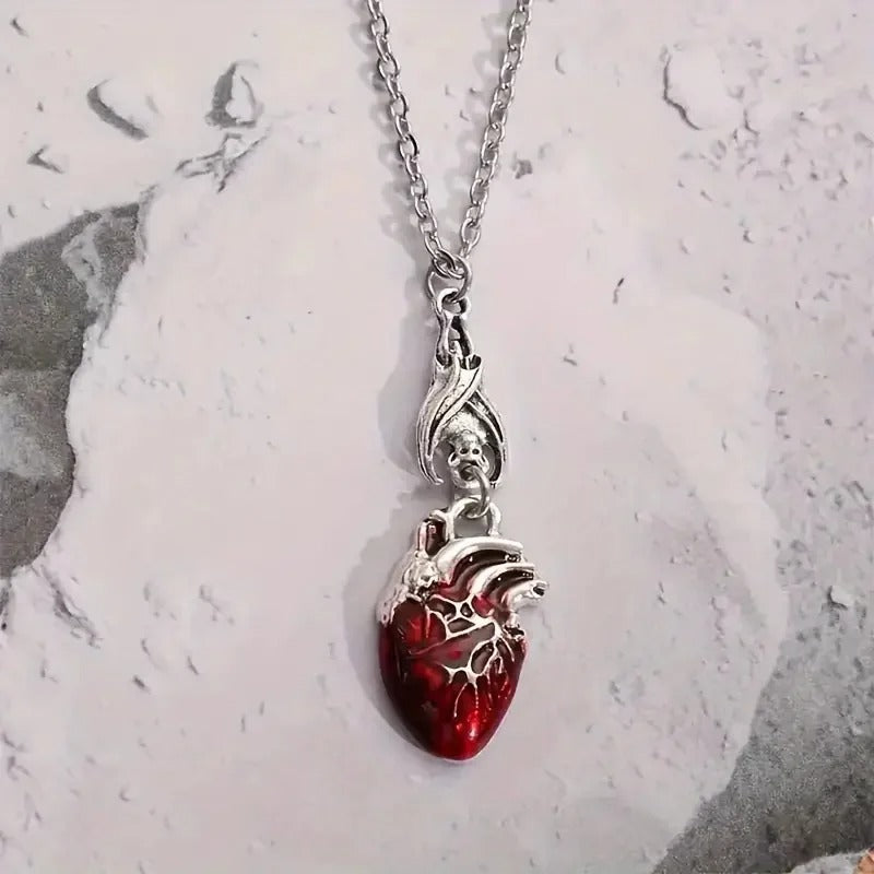 Vampire Bat Bloody Heart Pendant Necklace Fashionable Pagan Witch Jewelry Anatomy Heart Halloween Accessories Gift