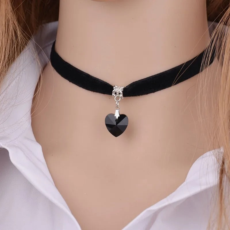 New Fashion Women Velvet Choker Heart Crystal Pendant Necklaces For Women Jewelry Female Black Ribbon Necklace Party Gift