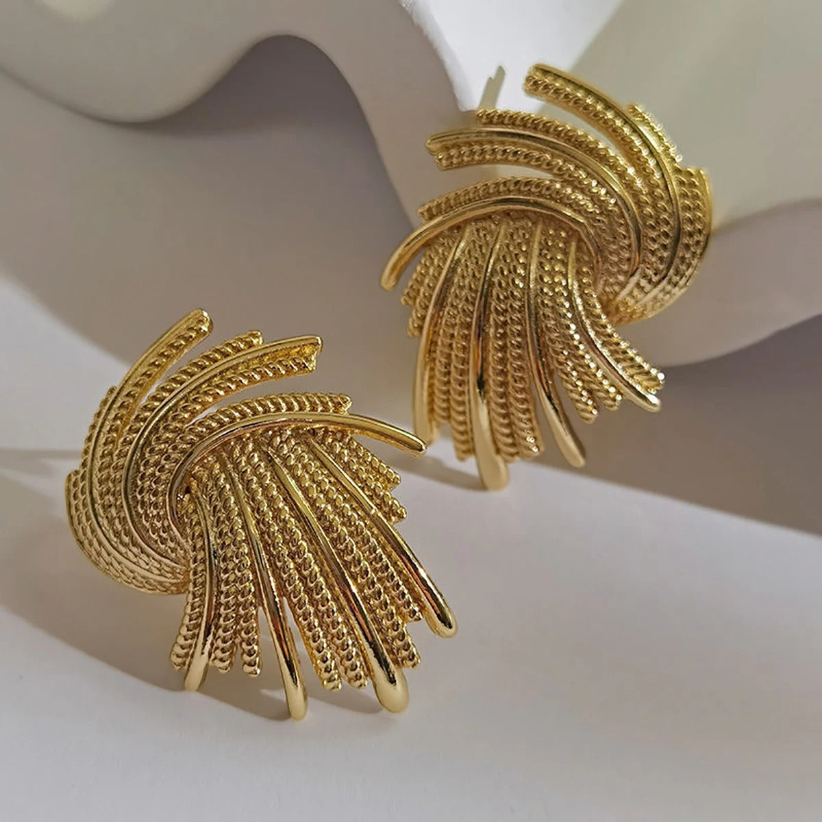 Metal Twist Big Geometric Earrings Unique Gold Color Drop Earrings Women New Fashion Jewelry 2025