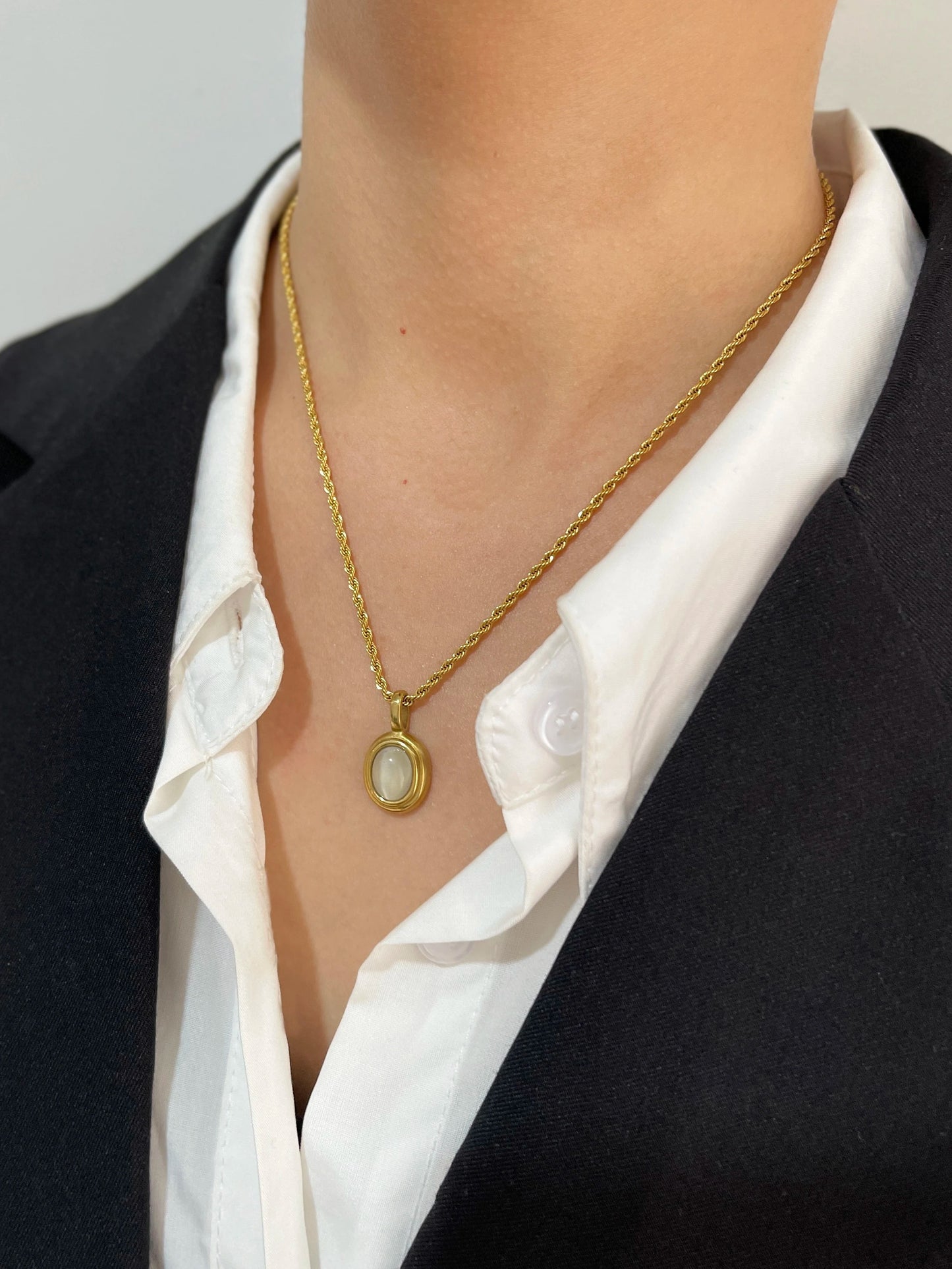 Stainless Steel 18K Gold Plated Black White Gem Stone Oval Pendant on Twist Rope Chain Necklace Stacking Jewelry