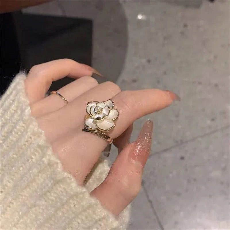 White Color Acrylic Flower Ring For Women Fashion Imitation Pearl Gold Color Ring French Retro Jewelry Rose Adjustable Ring