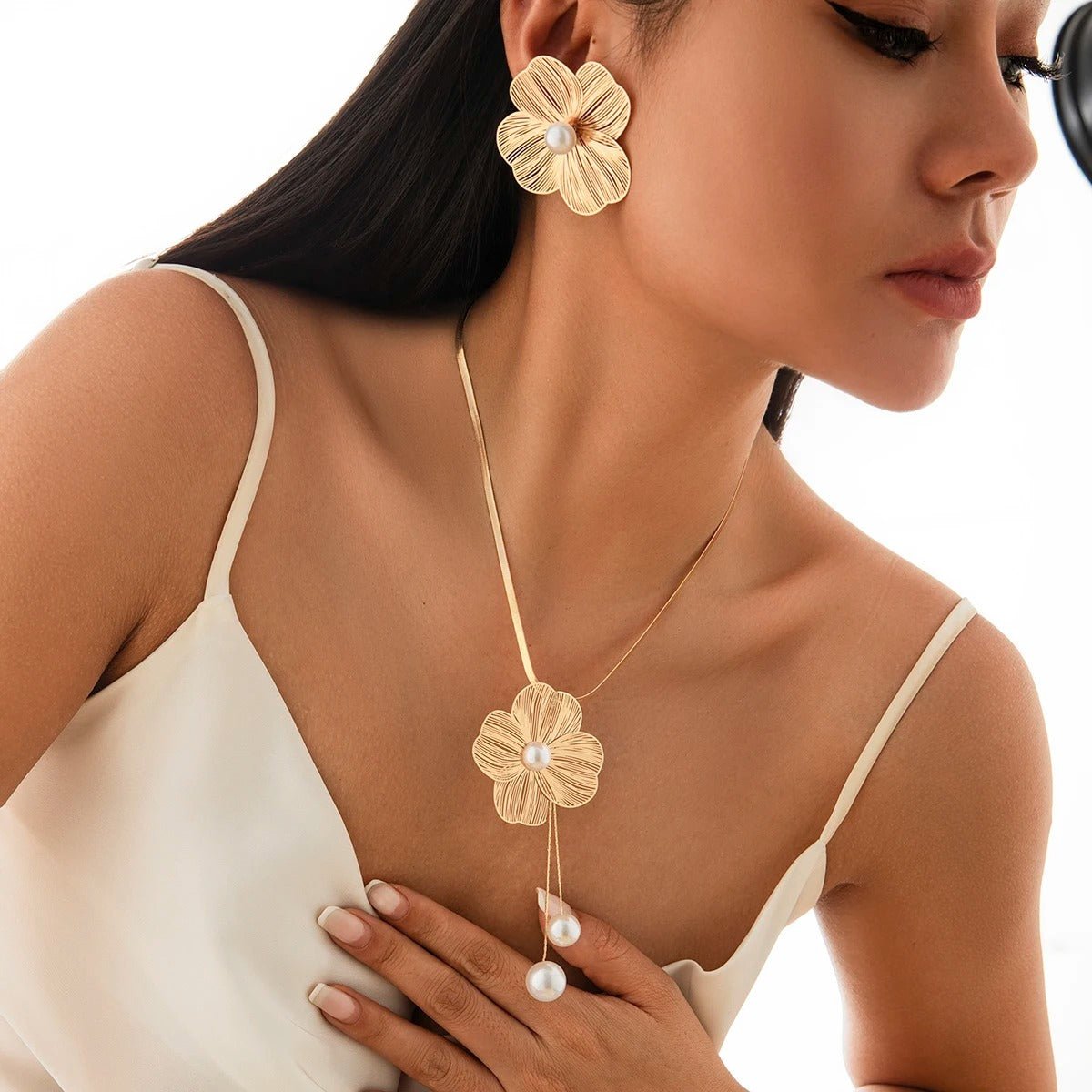 Romantic Flower Petal Imitation Pearl Pendant Choker Necklace Stud Earrings Women Trendy Kpop Snake Chain Jewelry Set