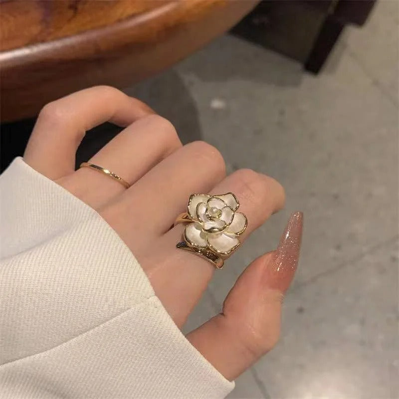 White Color Acrylic Flower Ring For Women Fashion Imitation Pearl Gold Color Ring French Retro Jewelry Rose Adjustable Ring