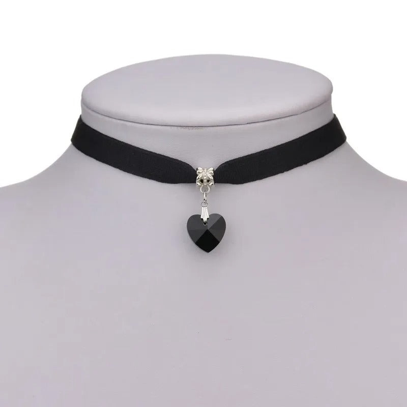 New Fashion Women Velvet Choker Heart Crystal Pendant Necklaces For Women Jewelry Female Black Ribbon Necklace Party Gift