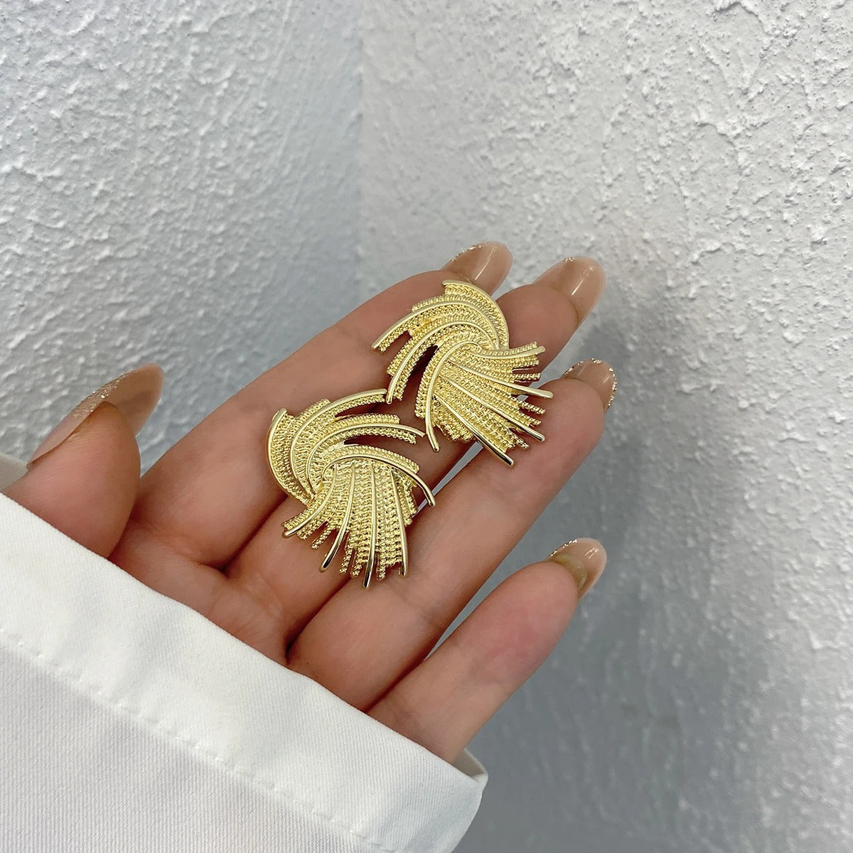 Metal Twist Big Geometric Earrings Unique Gold Color Drop Earrings Women New Fashion Jewelry 2025