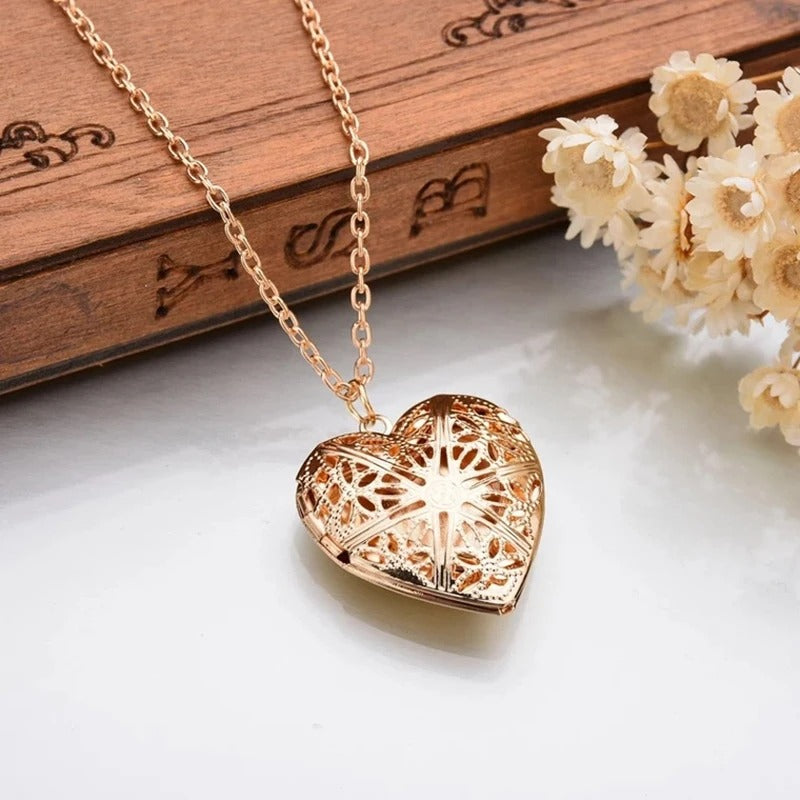 Hollow Heart Pendant Necklace for Women Geometric Charm Love Chain Clavicle Jewelry Statement Christmas Gift