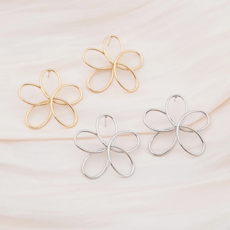 Women’s Golden Flower Dangle Earrings Retro Hollow Metal Wedding Jewelry