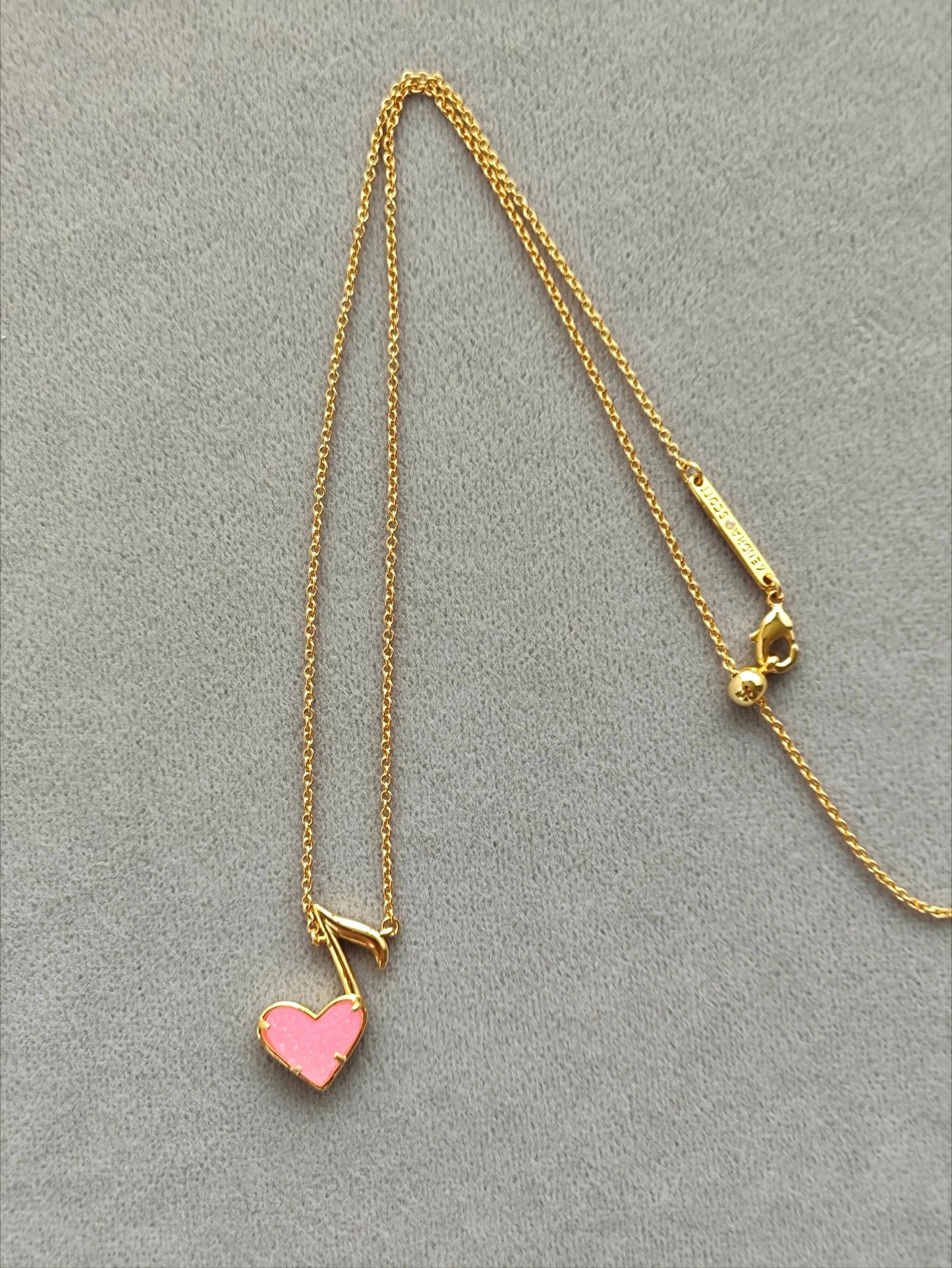 Fashion Jewelry Dolly Heart Music Note Short Pendant Necklace in Light Pink For Women Unique gifts