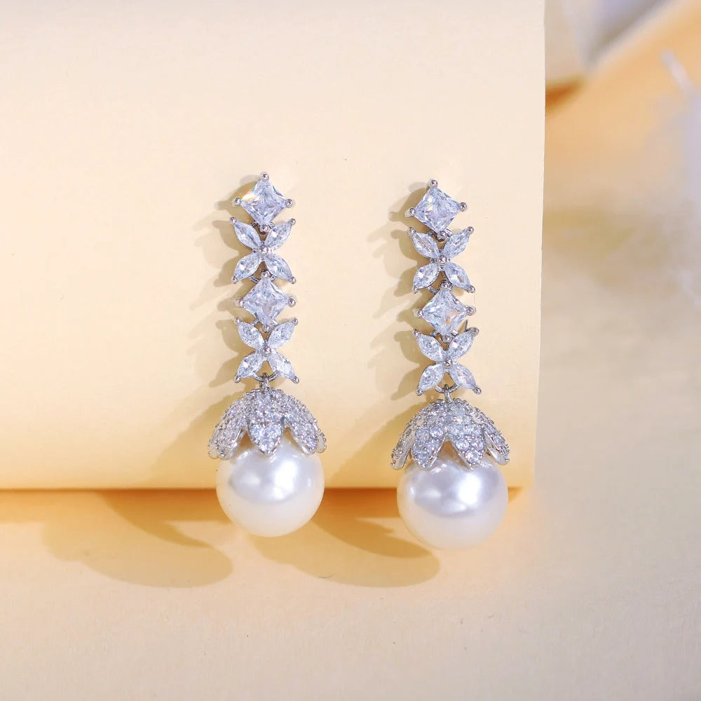 CWWZircons Elegant White Cubic Zirconia Leaf Shape Long Dangle Drop Pearl Earring for Women Festive Bridal Wedding Pageant CZ773