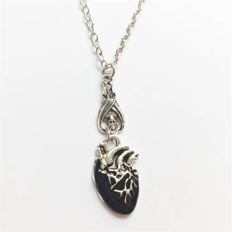 Vampire Bat Bloody Heart Pendant Necklace Fashionable Pagan Witch Jewelry Anatomy Heart Halloween Accessories Gift
