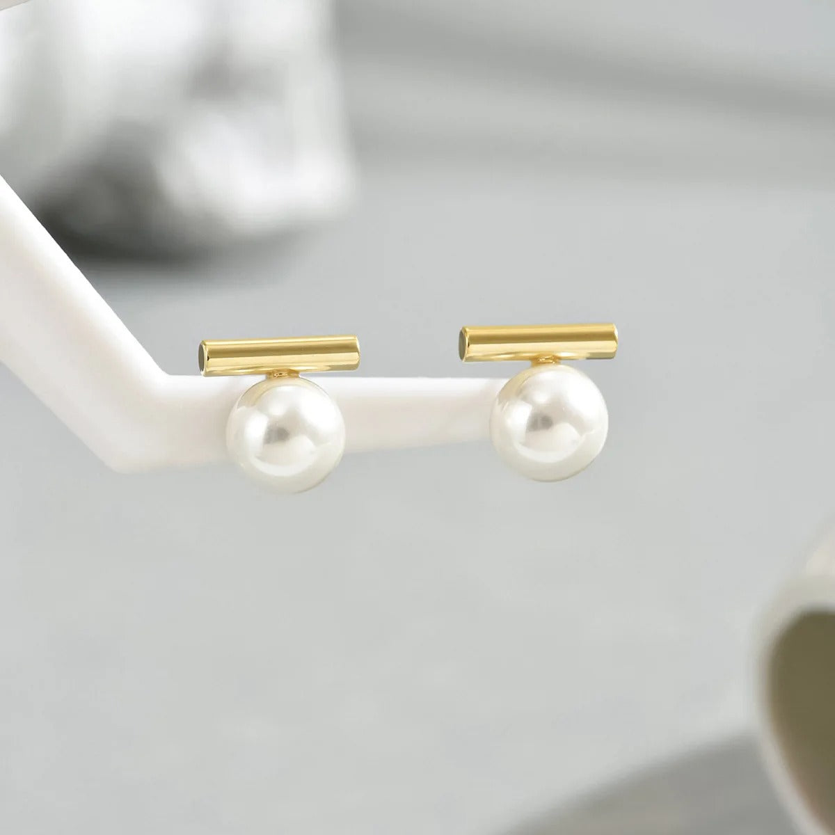 Simple Imitation Pearl Stud Earrings Gold Color Alloy Acrylic Beads Earring for Women Fashion Jewelry Trends Accessories