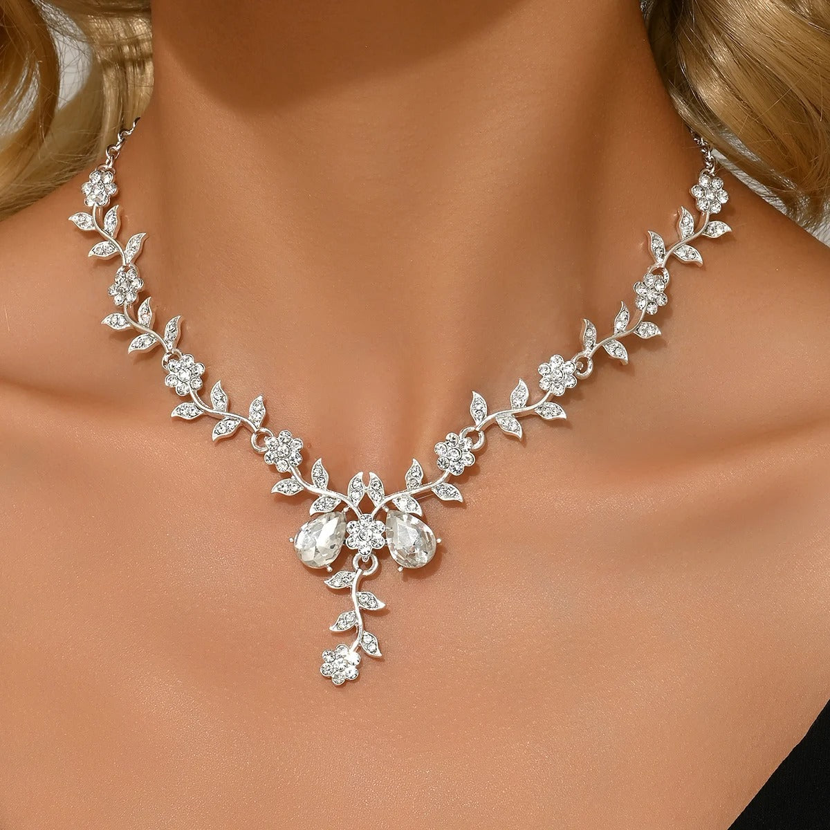 1PC Women's Fashion Trendy Water Drop Leaf Design Necklace Jewelry Suitable for Date, Party, Festival Gifts