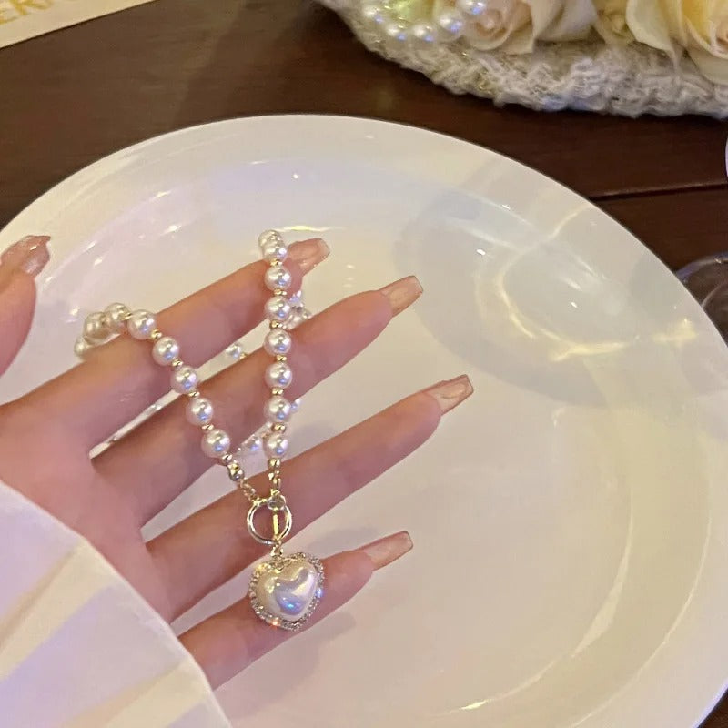Imitation Pearls Clavicle Chain Choker Fashion Gold Color Love Heart Pendant Necklace for Women Simple Party Jewelry Gifts