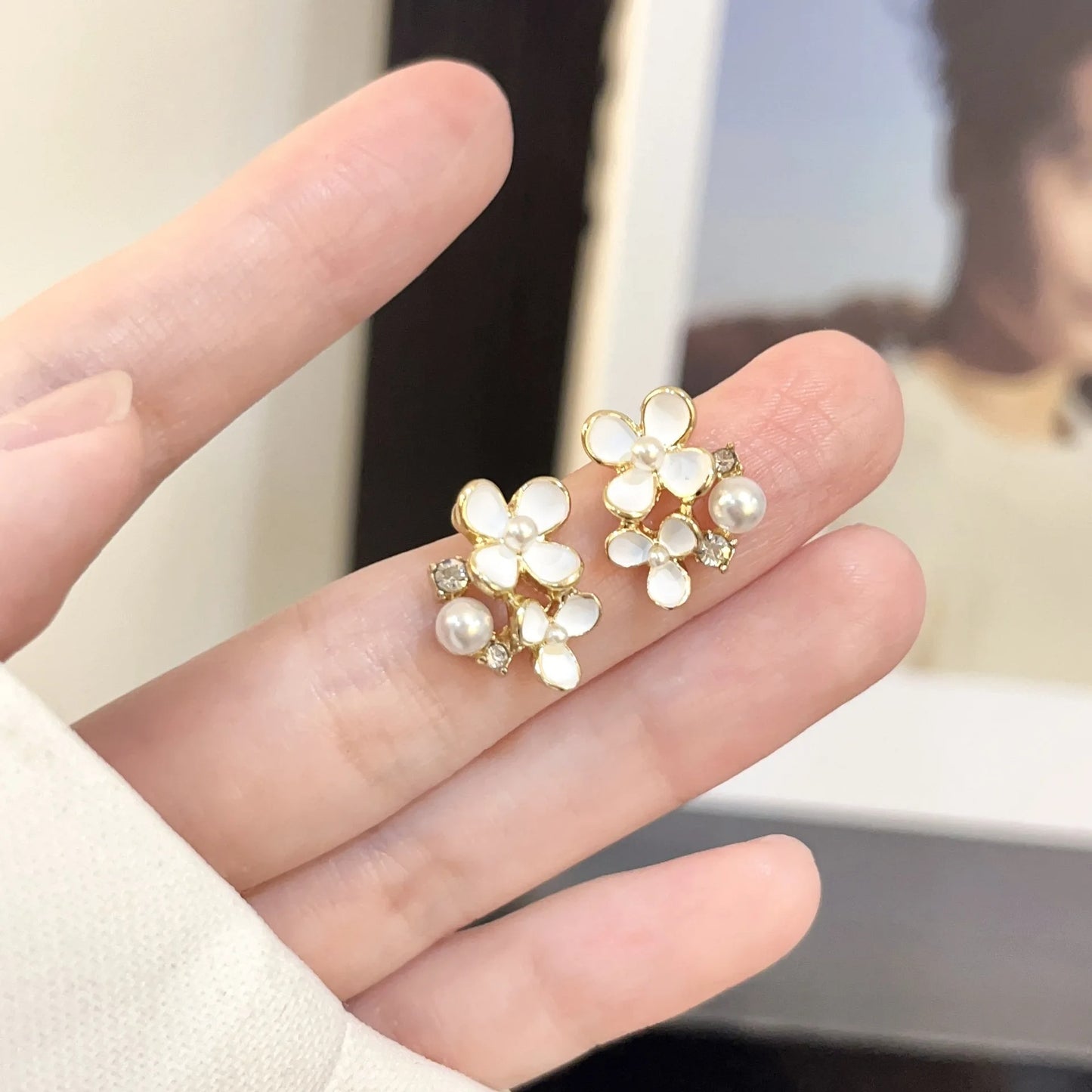 New White Enamel Oil Flower Stud Earrings for Women Cute Single Layer Blooming Gardenia Earrings Trendy Party Small Jewelry
