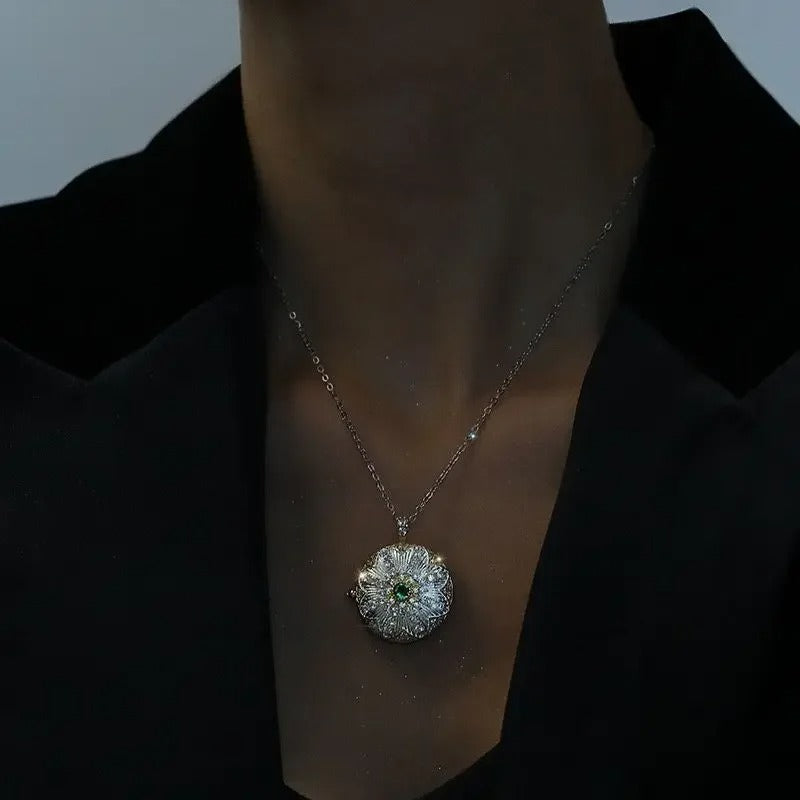 New in vintage silver 925 inlay diamond dazzling round necklaces fashion and exquisite opened green gem pendant wedding jewelry