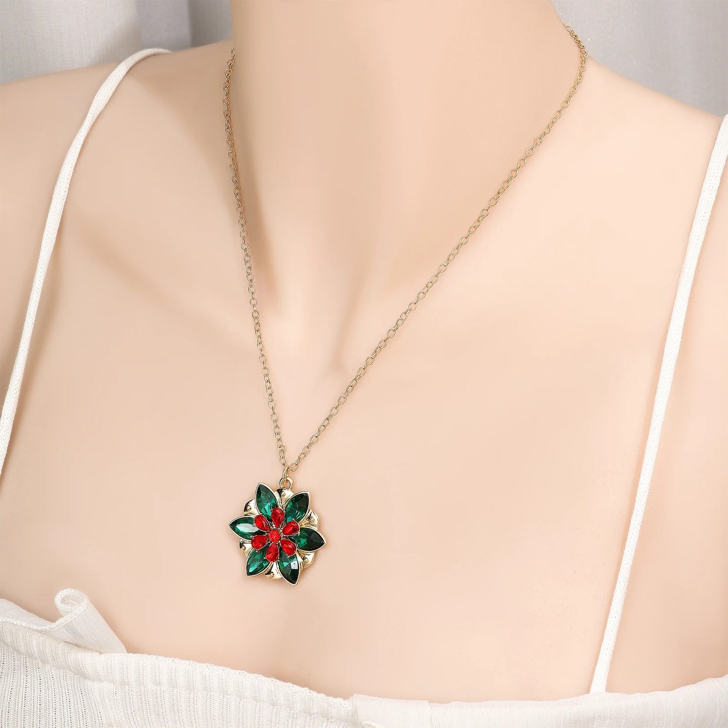 Classic Crystal Pendant Necklace New Fashion Zircon Vintage Flower Necklace for Girl Woman Jewelry Gift