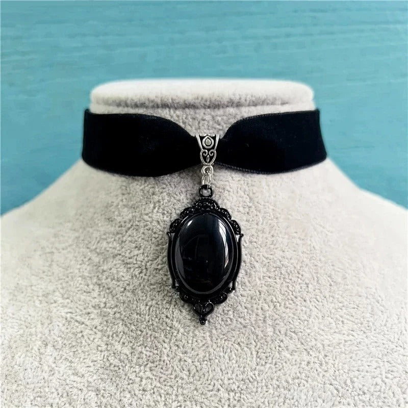 Cameo Pendant Choker Velvet Necklace for Women Fashion Pagan Witchcraft Jewelry Girls Gifts Creative Punk Choker