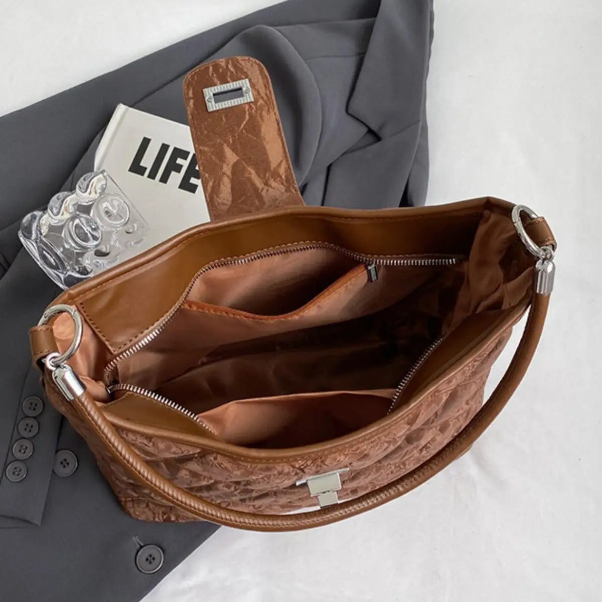 Women’s Retro Diamond Pattern Large Shoulder Bag