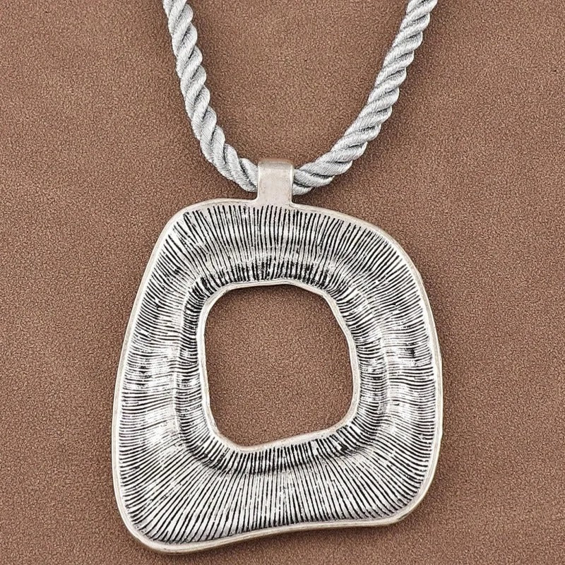 2 Pieces Fashion Personalized Hollowed Out Square Minimalist Style Metal Alloy Silver Color Gold Color Pendant Necklace