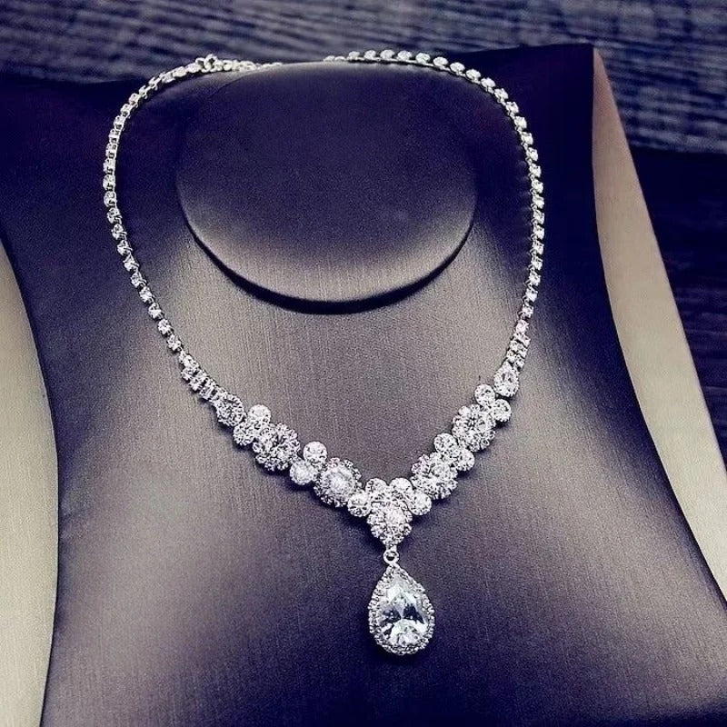 High-End Luxurious Water Droplet Pendant Necklace Sparkling Bridal Accessory Perfect for Parties Great Gift for Friends