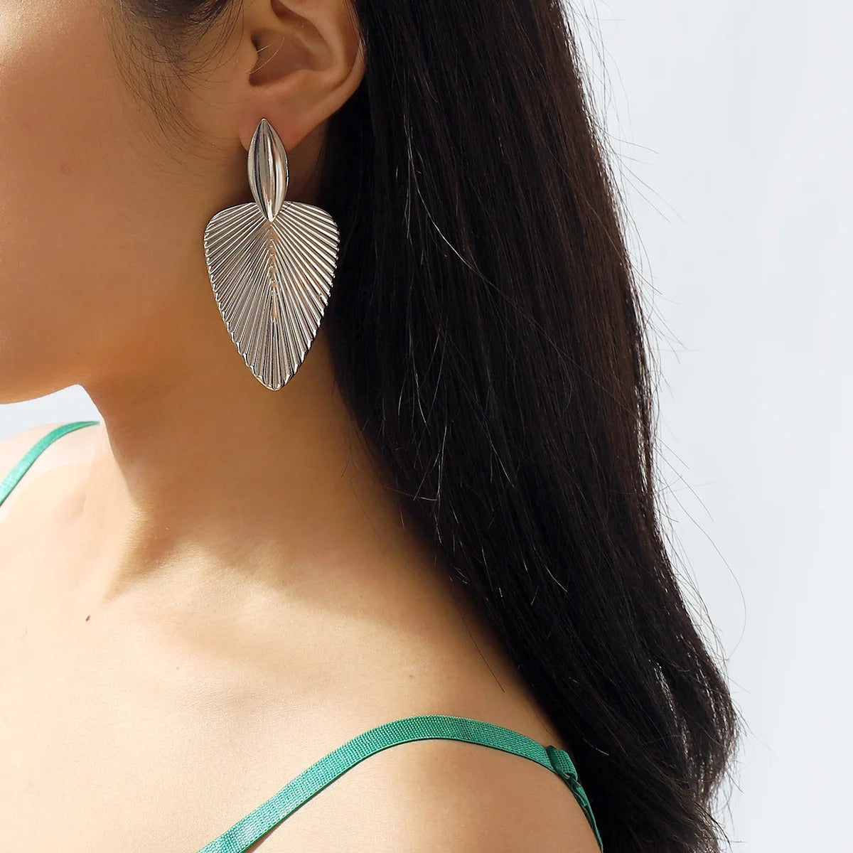 Advanced Metal Textured Leaf Pendant Big Earrings Women's Exaggerated Fashion Party Jewelry Gold Color Geometry Drop Earring