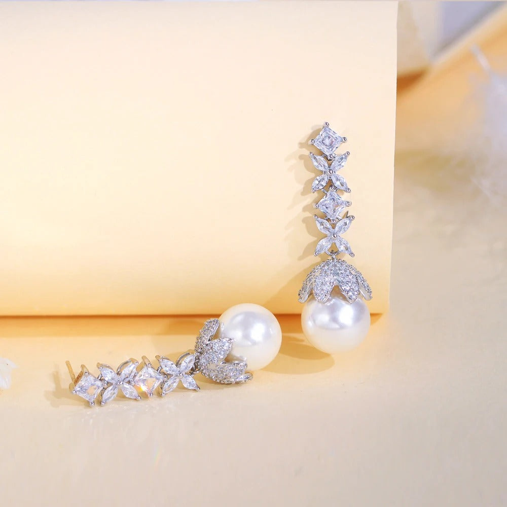 CWWZircons Elegant White Cubic Zirconia Leaf Shape Long Dangle Drop Pearl Earring for Women Festive Bridal Wedding Pageant CZ773