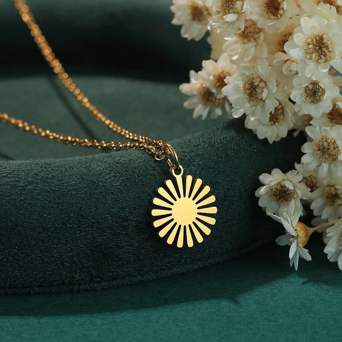 Fashion Round Sun Pendant Necklaces For Women Men Accessories Jewelry Stainless Steel Necklace Choker Birthday Gift.