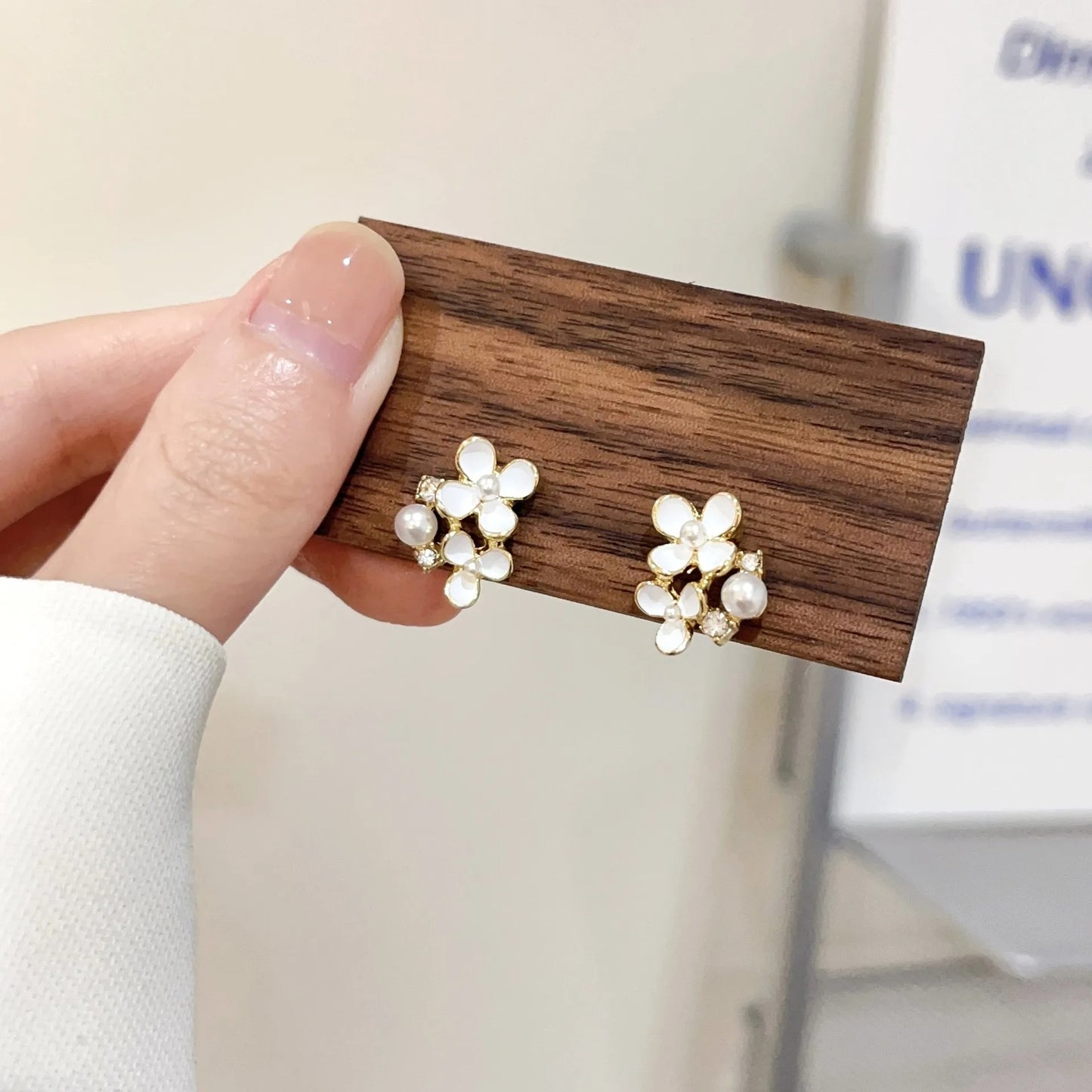 New White Enamel Oil Flower Stud Earrings for Women Cute Single Layer Blooming Gardenia Earrings Trendy Party Small Jewelry