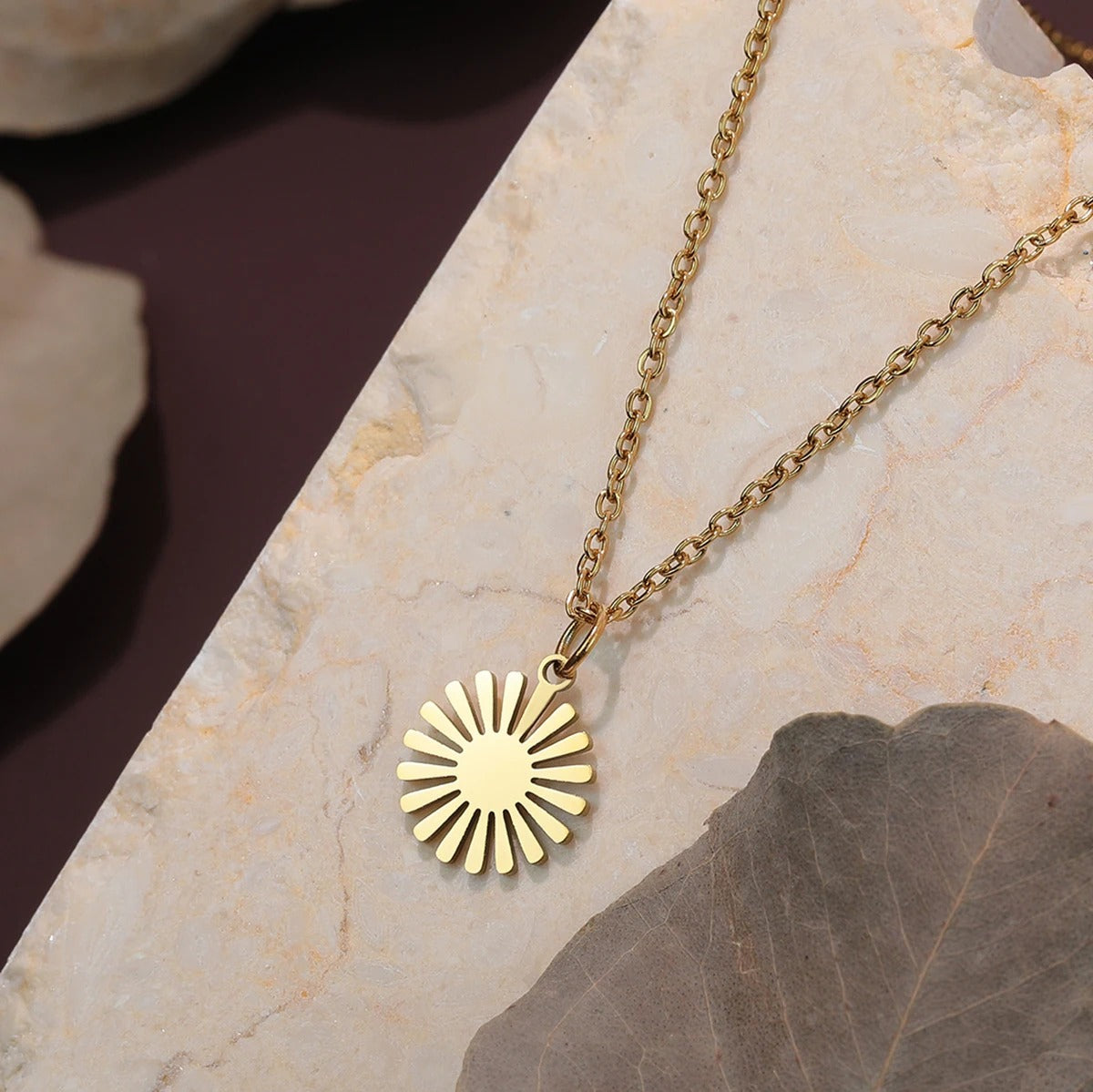 Fashion Round Sun Pendant Necklaces For Women Men Accessories Jewelry Stainless Steel Necklace Choker Birthday Gift.