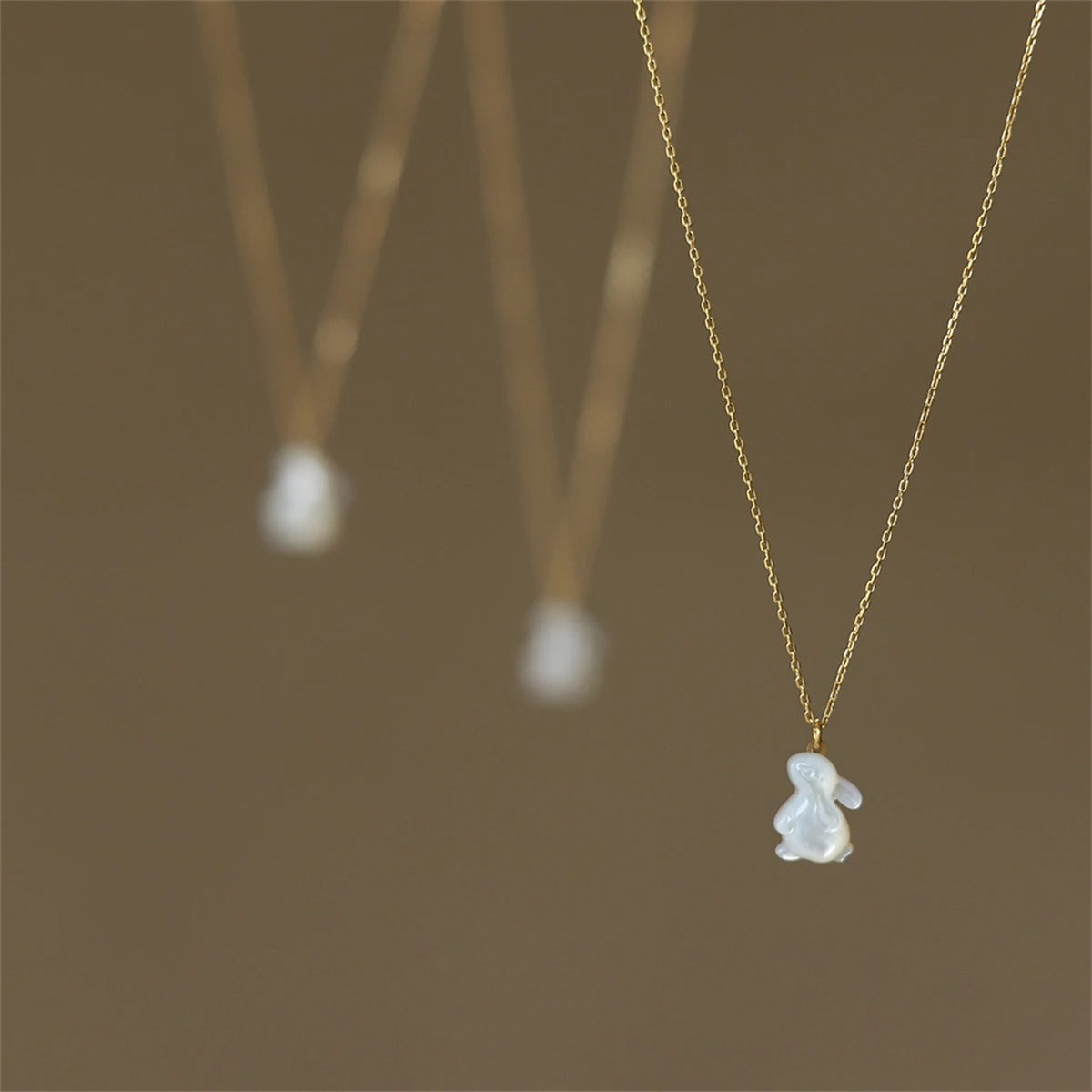 Simple Moon Watching Rabbit~Shell Rabbit Fresh and Artistic Necklace Jewelry for Female Jade Rabbit Titanium Steel