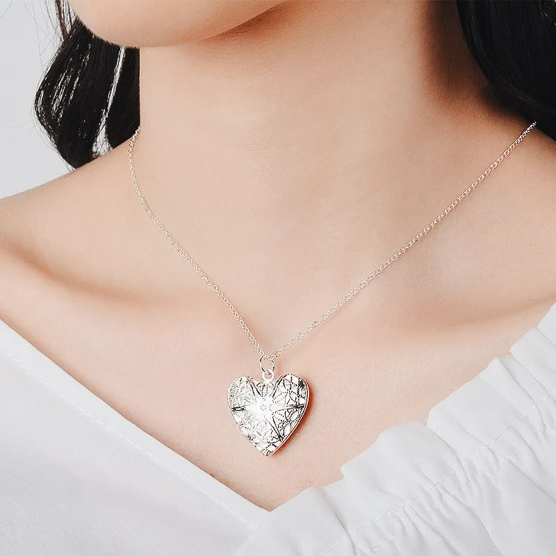 Hollow Heart Pendant Necklace for Women Geometric Charm Love Chain Clavicle Jewelry Statement Christmas Gift