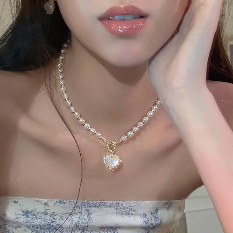 Imitation Pearls Clavicle Chain Choker Fashion Gold Color Love Heart Pendant Necklace for Women Simple Party Jewelry Gifts