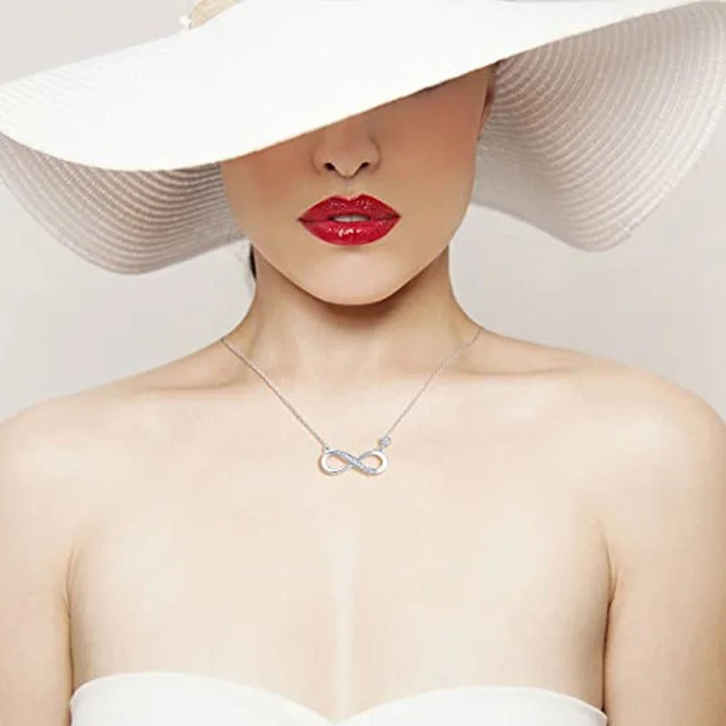 Stylish Lady Daily Wearable Necklace with Bright Zirconia Silver Color Pendant Jewelry for Engagement Trendy Jewelry Gift