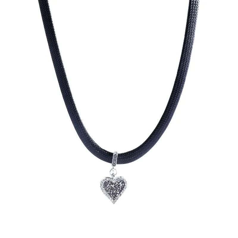 Classic Gothic Black Leather Choker Torques Heart Pendant Necklaces For Women Elegent Fashion Jewelry Valentine's Gifts