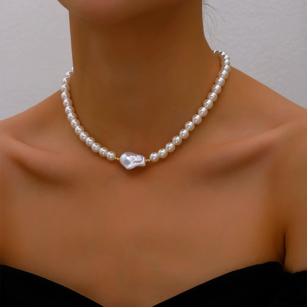 2025 Trend Exaggerated Jewelry Wedding Big Pearl Heart Pendant Necklace For Women Fashion Imitation Pearl Choker Necklace