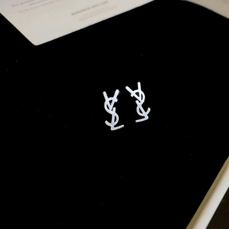 Elegant Metal Letter Earrings – Trendy High-End Fashion Jewelry for Women, Versatile Daily & Evening Wear