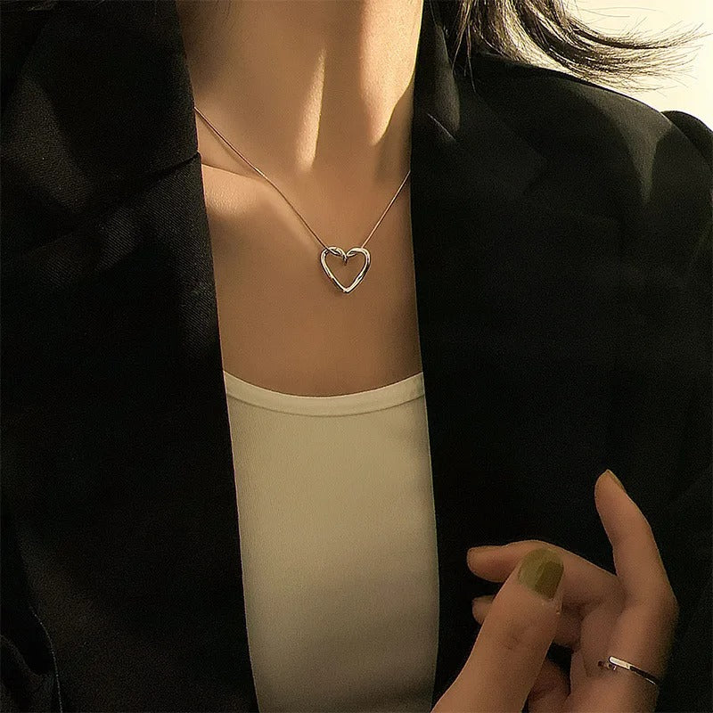 Elegant Jewelry Shell Heart Pendant Necklace Irregular Imitation Pearl Chain Unique Women Valentine's Fashion Necklace.