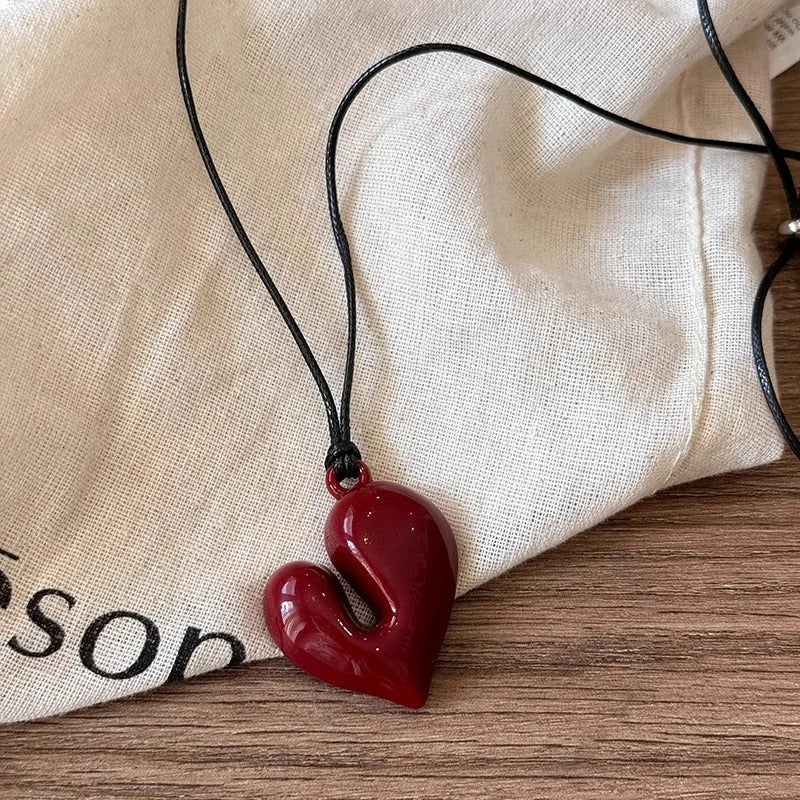 Red Heart Pendant Necklace vintage Aesthetic Love inspired choker New Fashion Romantic Heart Necklace For Women